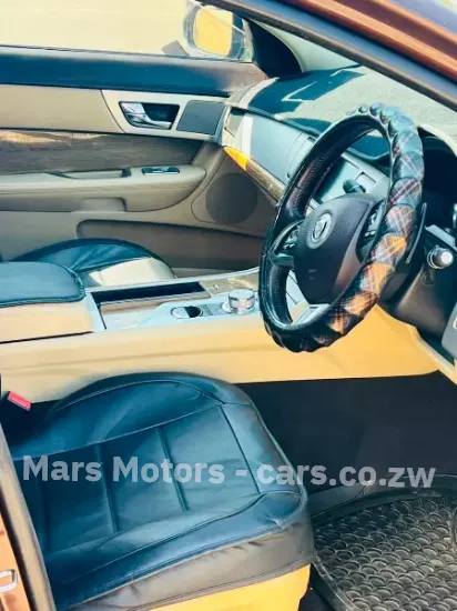 Picture of Jaguar XF 2015