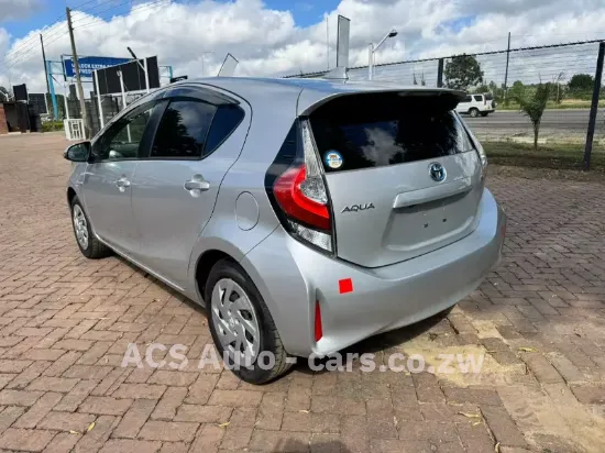 Picture of Toyota Aqua 2016