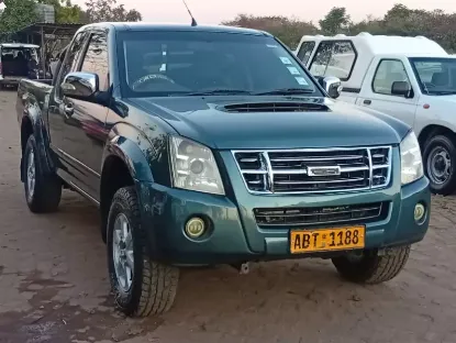 Picture of Isuzu KB300 2010