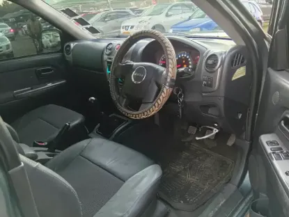 Picture of Isuzu KB300 2010