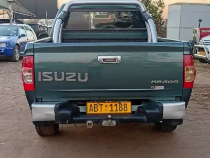 Picture of Isuzu KB300 2010