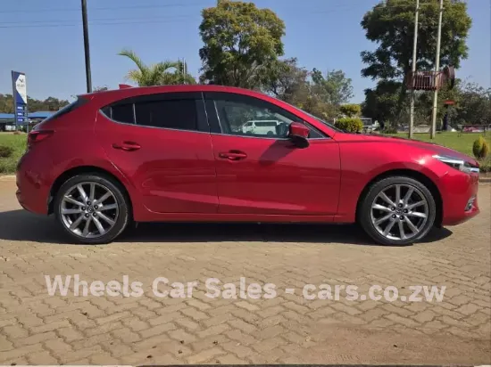 Picture of Mazda Axela 2017
