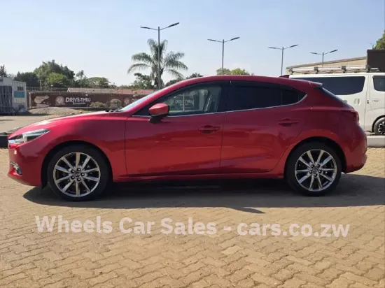 Picture of Mazda Axela 2017