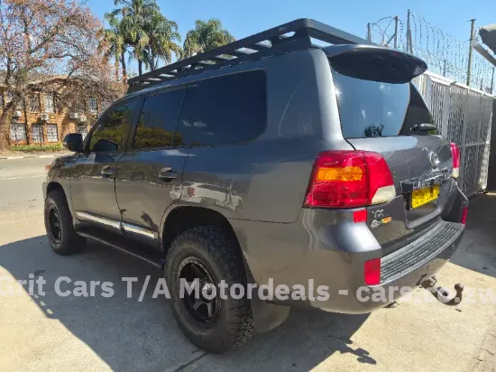 Picture of Toyota Land Cruiser 2013