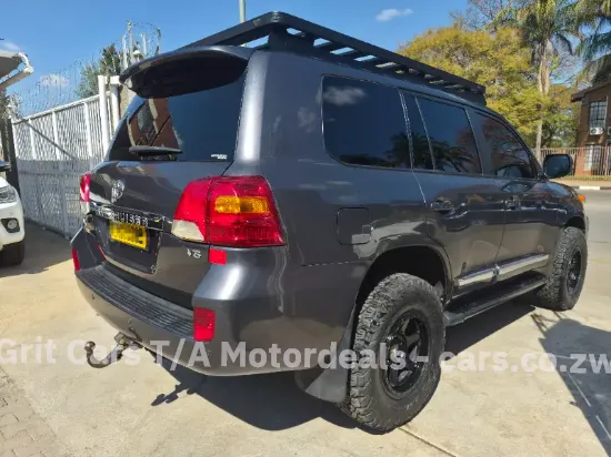 Picture of Toyota Land Cruiser 2013