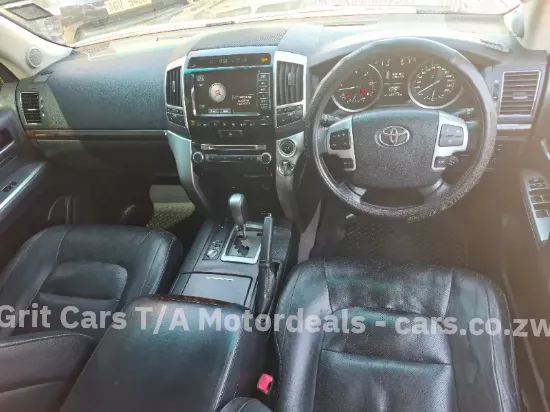 Picture of Toyota Land Cruiser 2013