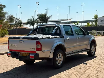 Picture of Isuzu KB300 2007
