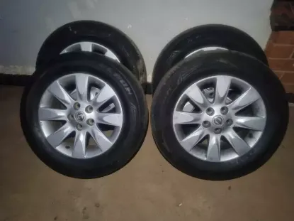 Picture of Nissan X-Trail 16" Alloy Rims + Tyres