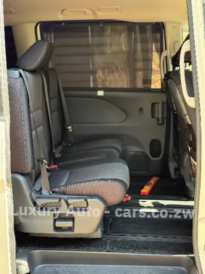 Picture of Nissan Serena 2017
