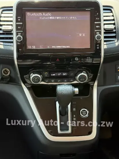 Picture of Nissan Serena 2017