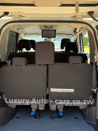 Picture of Nissan Serena 2017