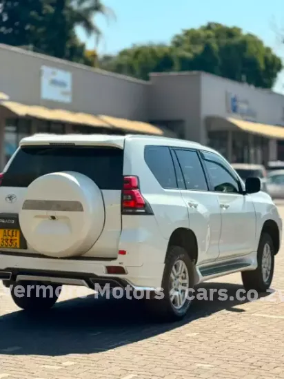 Picture of Toyota Land Cruiser 2017