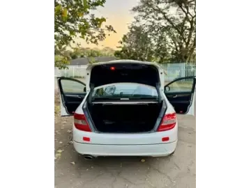 Picture of Mercedes Benz C-Class 2009
