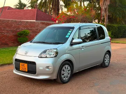 Picture of Toyota Porte 2015