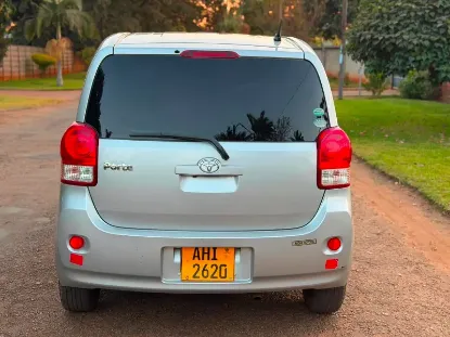 Picture of Toyota Porte 2015
