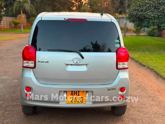 Picture of Toyota Porte 2015