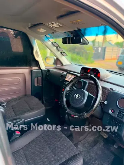 Picture of Toyota Porte 2015
