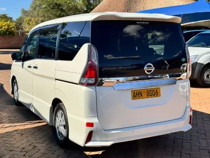 Picture of Nissan Serena 2016