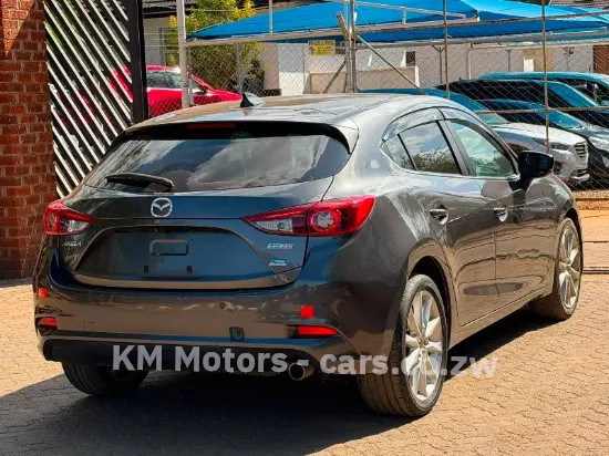 Picture of Mazda Axela 2016