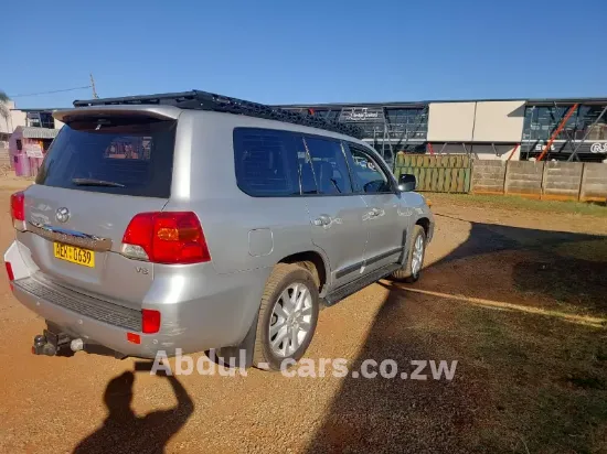 Picture of Toyota Land Cruiser 2013