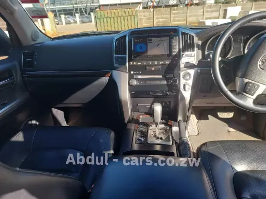 Picture of Toyota Land Cruiser 2013