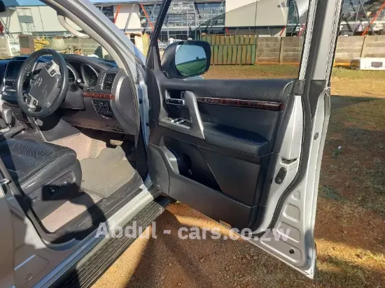 Picture of Toyota Land Cruiser 2013
