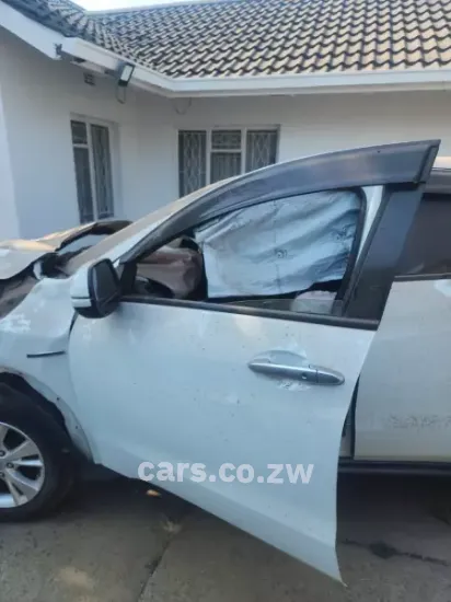 Picture of HONDA VEZEL WRECK FOR SALE (WHITE)