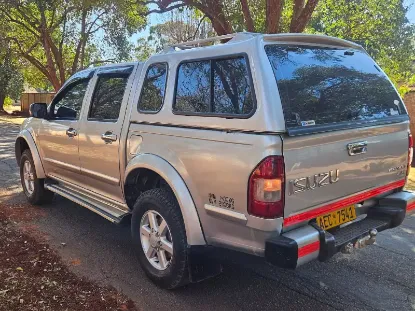 Picture of Isuzu KB300 2005
