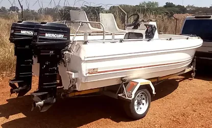 Picture of SuperCat Wit BHTS 430 Hull Mercury 25 Motors 1990