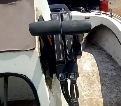 Picture of SuperCat Wit BHTS 430 Hull Mercury 25 Motors 1990