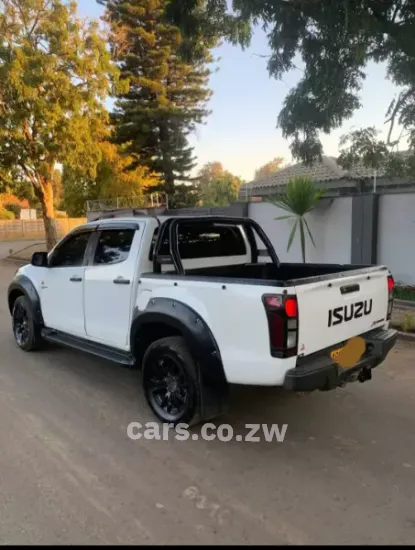 Picture of Isuzu Raider for hire