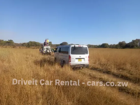 Picture of Toyota Hiace 10 seater (baby quantum)
