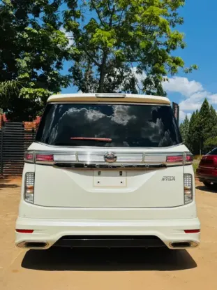 Picture of Nissan Elgrand 2018