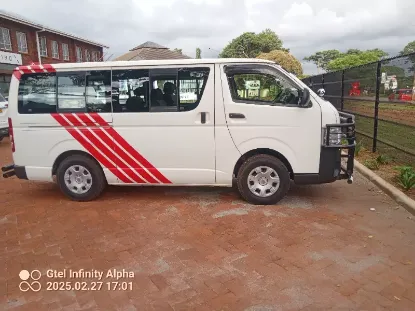 Picture of Toyota Hiace 10 seater (baby quantum)