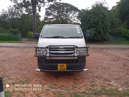 Picture of Toyota Hiace 10 seater (baby quantum)
