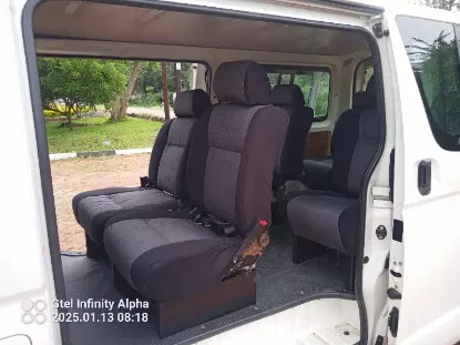 Picture of Toyota Hiace 10 seater (baby quantum)