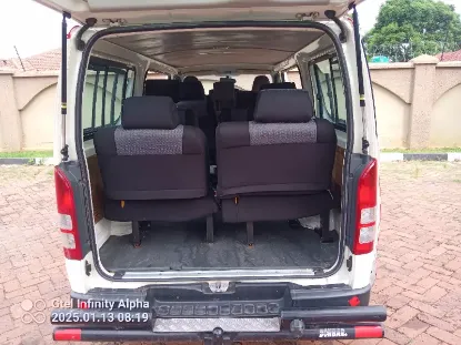 Picture of Toyota Hiace 10 seater (baby quantum)