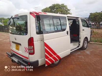 Picture of Toyota Hiace 10 seater (baby quantum)