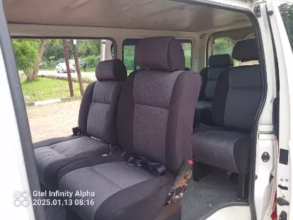 Picture of Toyota Hiace 10 seater (baby quantum)