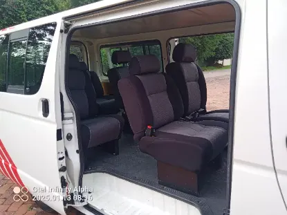 Picture of Toyota Hiace 10 seater (baby quantum)