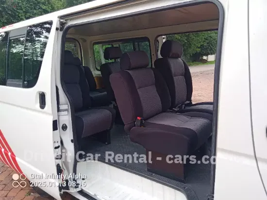 Picture of Toyota Hiace 10 seater (baby quantum)