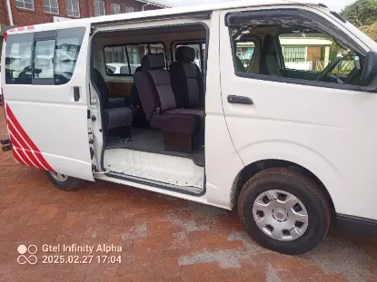 Picture of Toyota Hiace 10 seater (baby quantum)