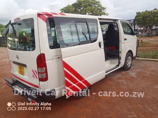 Picture of Toyota Hiace 10 seater (baby quantum)