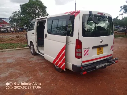 Picture of Toyota Hiace 10 seater (baby quantum)