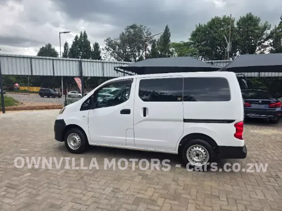 Picture of Nissan NV200 2016