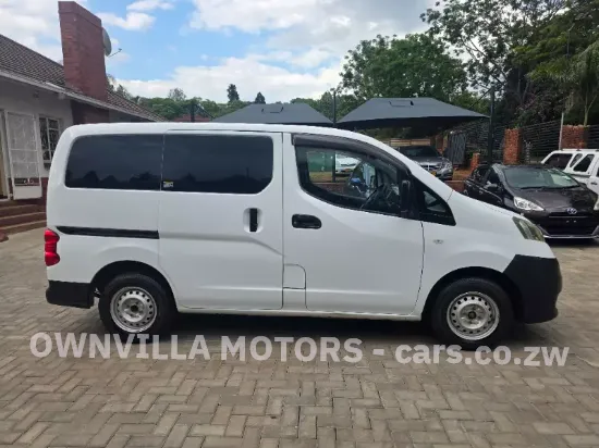 Picture of Nissan NV200 2016