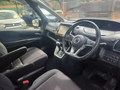 Picture of Nissan Serena 2017