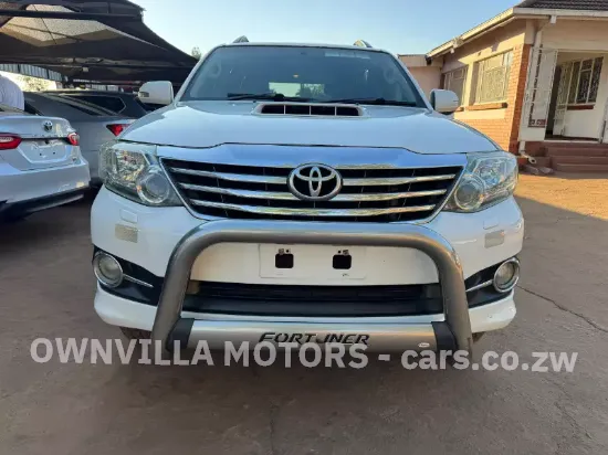 Picture of Toyota Fortuner 2015