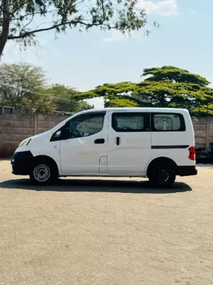 Picture of Nissan NV200 2015