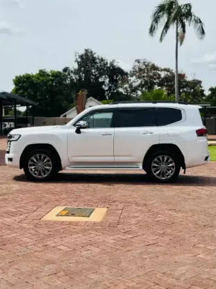 Picture of Toyota Land Cruiser 2023